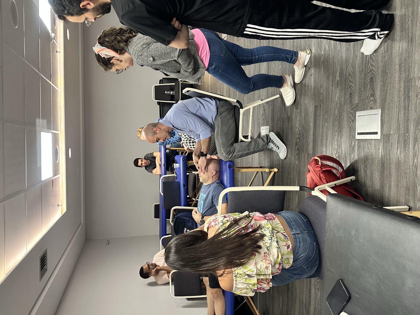 Rodolfo Amoroso Borges demonstrando técnica craniana em aula